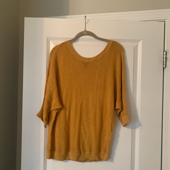 2/$20 or 3/$25 Express Mustard 3/4 Sleeve Blouse Sz L - Picture 4 of 9